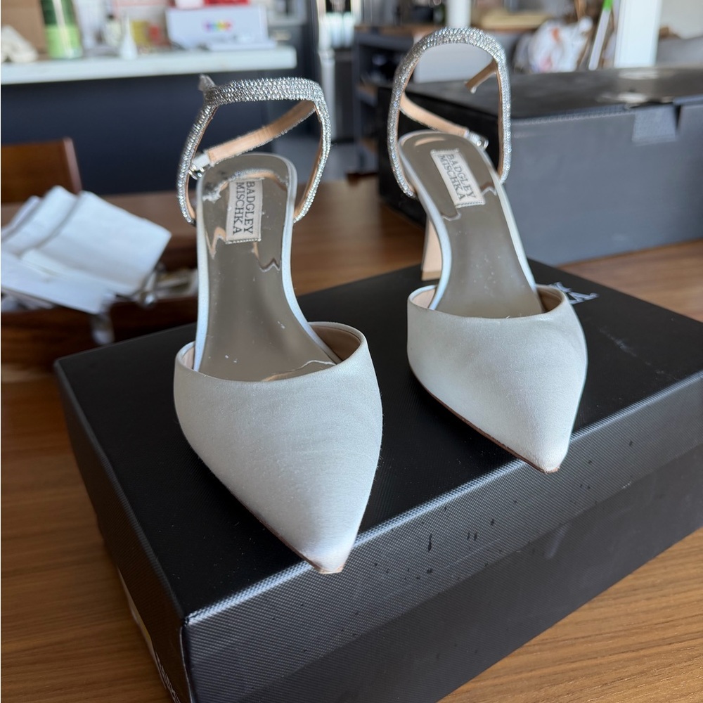 Badgley Mischka kamilah Heels with Silver Accents